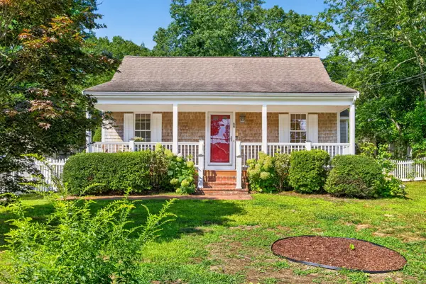 68 Horseshoe Bend Way, Mashpee, MA 02649