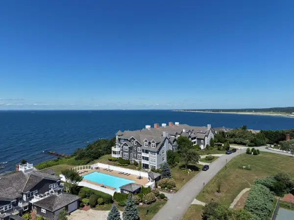 28 Cape Codder Road #APT 207B, Falmouth, MA 02540