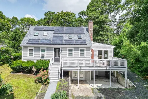 35 Pinecrest Avenue, Mashpee, MA 02649