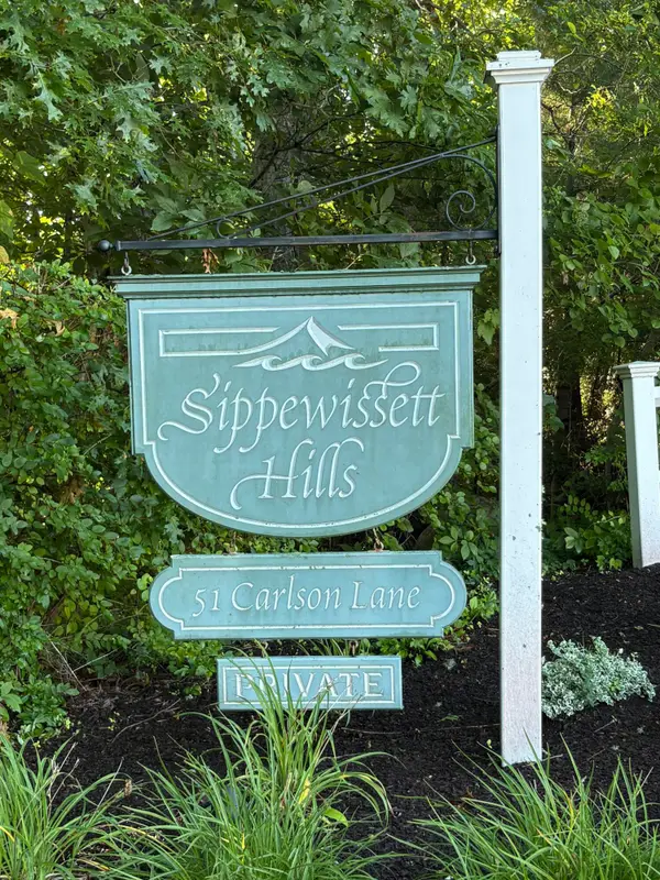 51 Carlson Lane #APT 9C, Falmouth, MA 02540