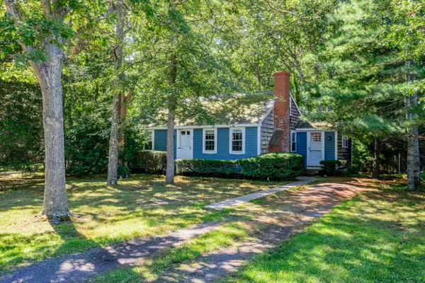 19 Nehoiden Street, Harwich Port, MA 02646