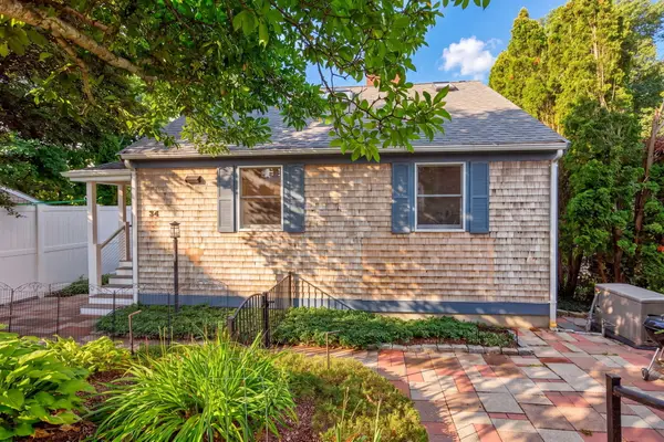 34 Dexter Avenue, Sandwich, MA 02563