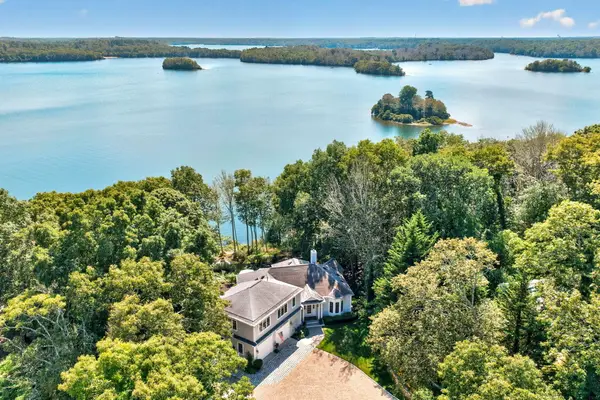 86 Pimlico Pond Road, Mashpee, MA 02649