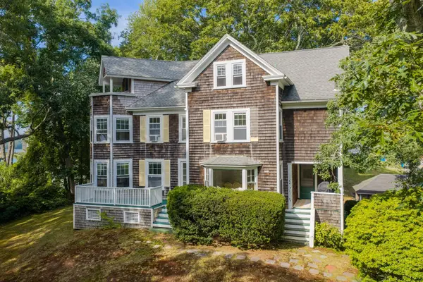 34 Pequossett Avenue, North Falmouth, MA 02556
