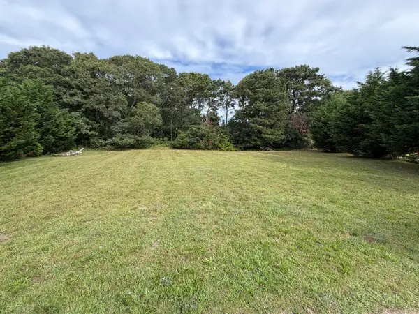 15 Roger's Way, Oak Bluffs, MA 02557