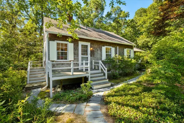 89 F R Lillie Road, Woods Hole, MA 02543