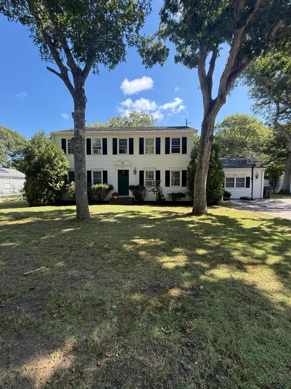 82 Skunknet Road, Centerville, MA 02632