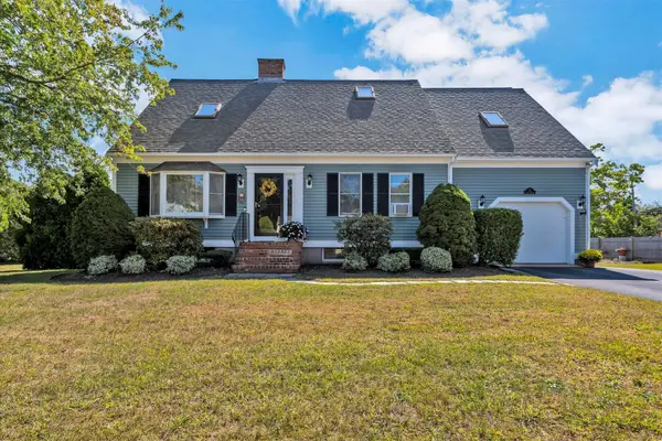 15 Iyanough Road, Hyannis, MA 02601