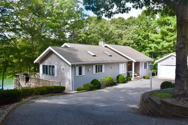 195 Lake Shore Drive, Marstons Mills, MA 02648