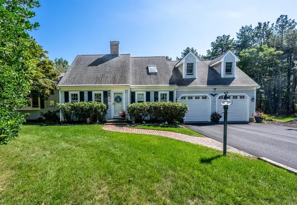 10 Oxfordshire Place, Mashpee, MA 02649