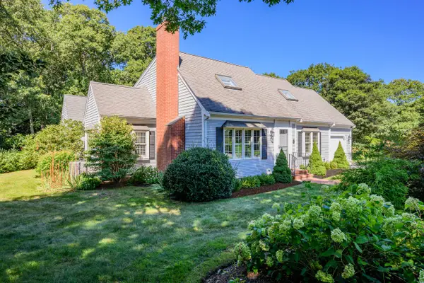 11 Kalmia Way, Centerville, MA 02632