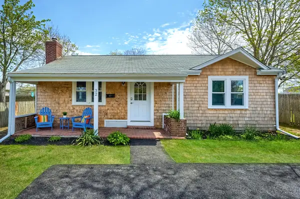 32 Washington Avenue, Hyannis, MA 02601
