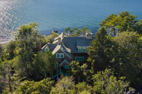 46 Gardiner Road, Woods Hole, MA 02543