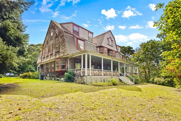 261 Quissett Avenue, Woods Hole, MA 02543