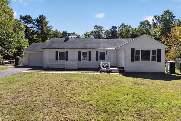 8 Spectacle Pond Drive, East Falmouth, MA 02536