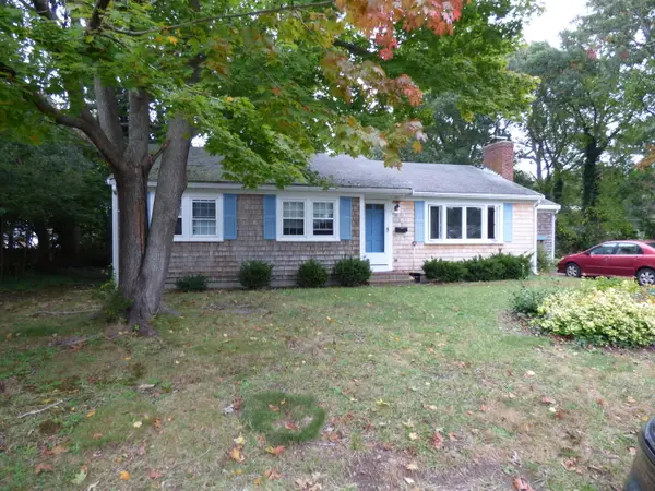 20 Kent Lane, Hyannis, MA 02601