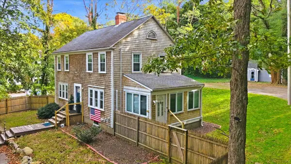 511 E Palmer Avenue, Falmouth, MA 02540