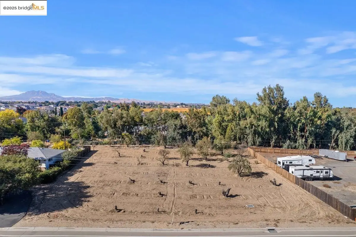 3901-B Rose Avenue, Oakley, CA 94561 - #1