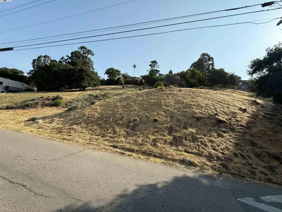 Outlook Ave, Oakland, CA 94608 - #2