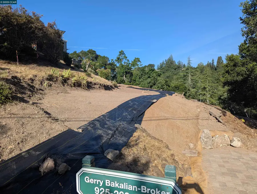 13 St James Ct, Orinda, CA 94563 - Image #2