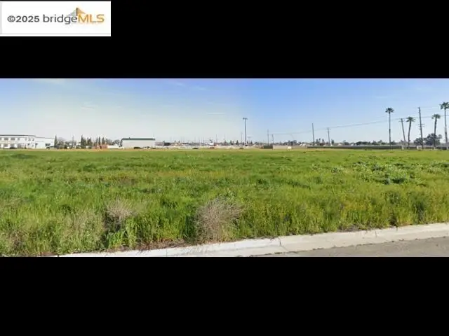 1279 Montclaire Dr, Ceres, CA 95307 - Image #2