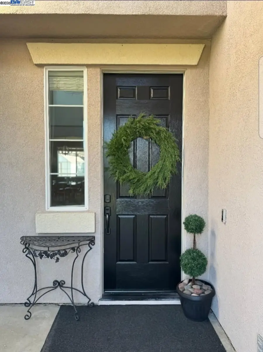 1242 Tulloch Dr, Tracy, CA 95304 - Image #2