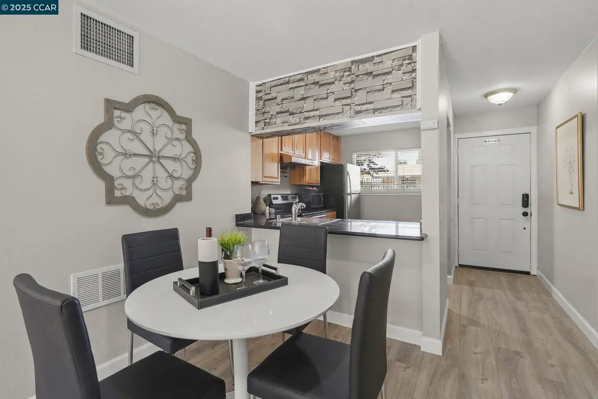 2525 Walters Way  #19, Concord, CA 94520 - Image #1