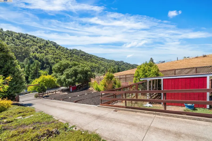 26928 Palomares Rd, Castro Valley, CA 94552 - Image #3