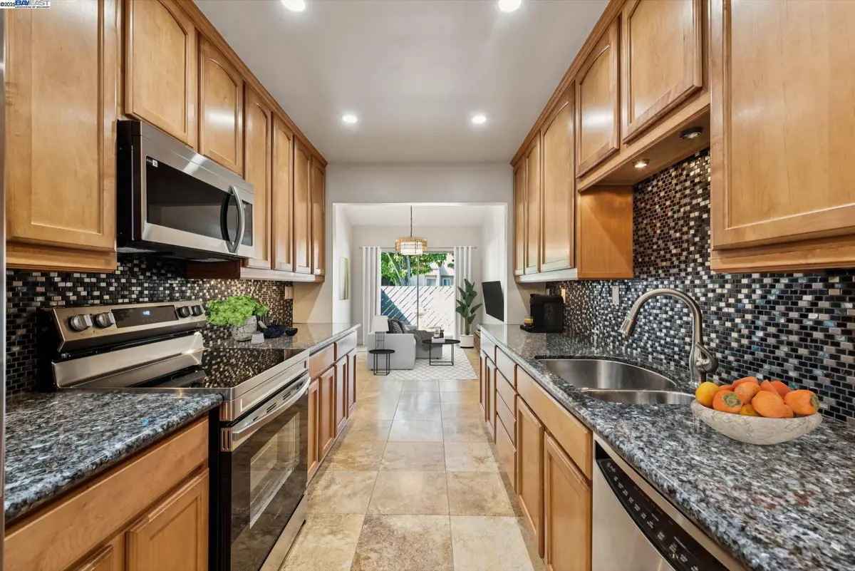 1042 Mangrove Ln, Alameda, CA 94502 - Image #1