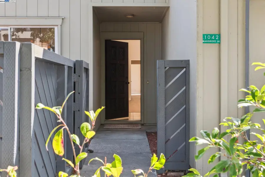 1042 Mangrove Ln, Alameda, CA 94502 - Image #2