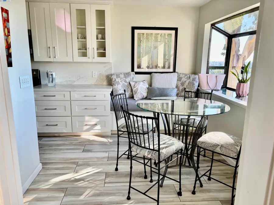 21109 Gary Dr  #206, Hayward, CA 94546 - Image #3