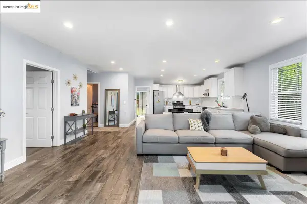 2016 104th AVE, OAKLAND, CA 94603