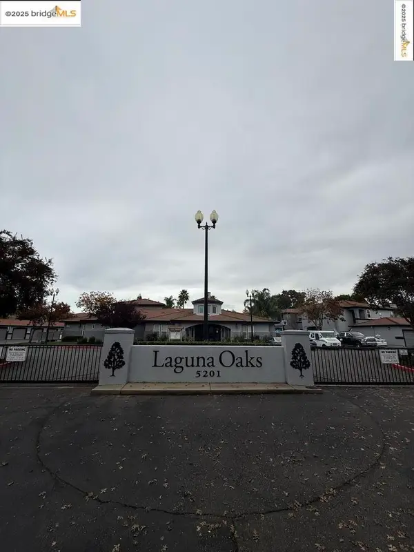 5201 Laguna Oaks DR  #UNIT 70, ELK GROVE, CA 95758
