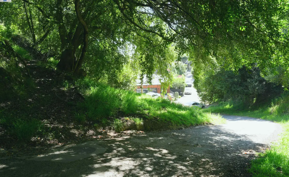 00 Willowbank Ct, Oakland, CA 94611 - Image #1