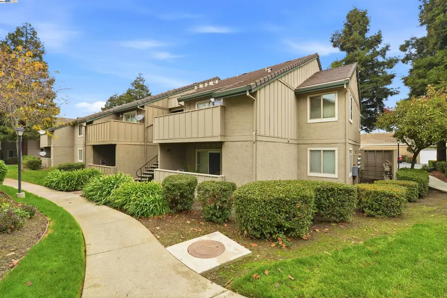 2131 Lakeview Cir, Pittsburg, CA 94565 - Image #2