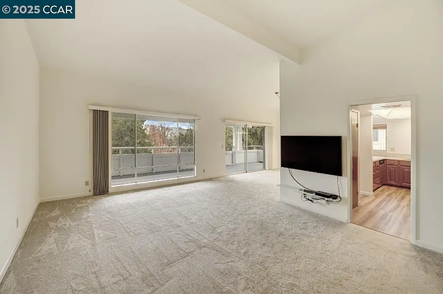 2625 Ptarmigan Dr  #7, Walnut Creek, CA 94595 - Image #2