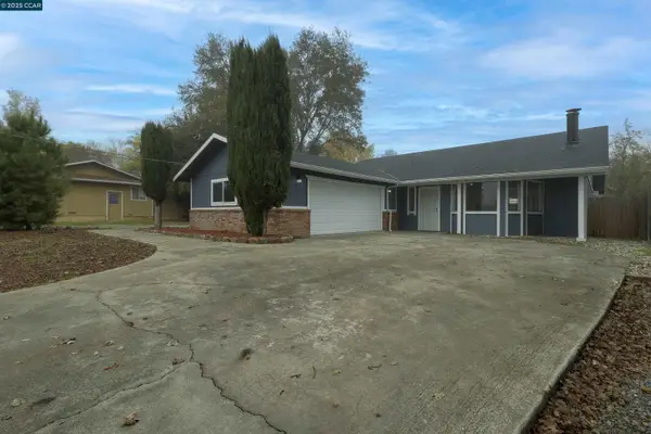 19896 Bear Valley Rd, HIDDEN VALLEY LAKE, CA 95467