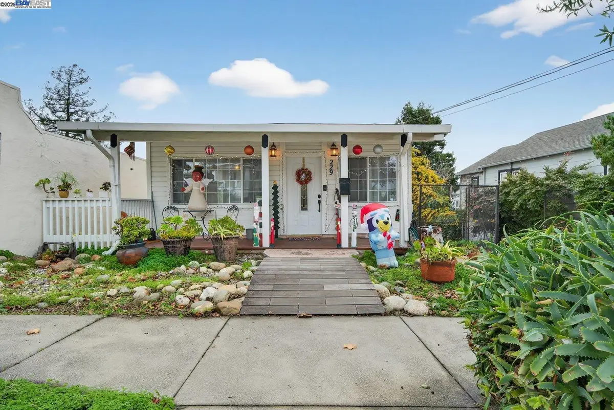 229 Lake Ave, Rodeo, CA 94572 - Image #1