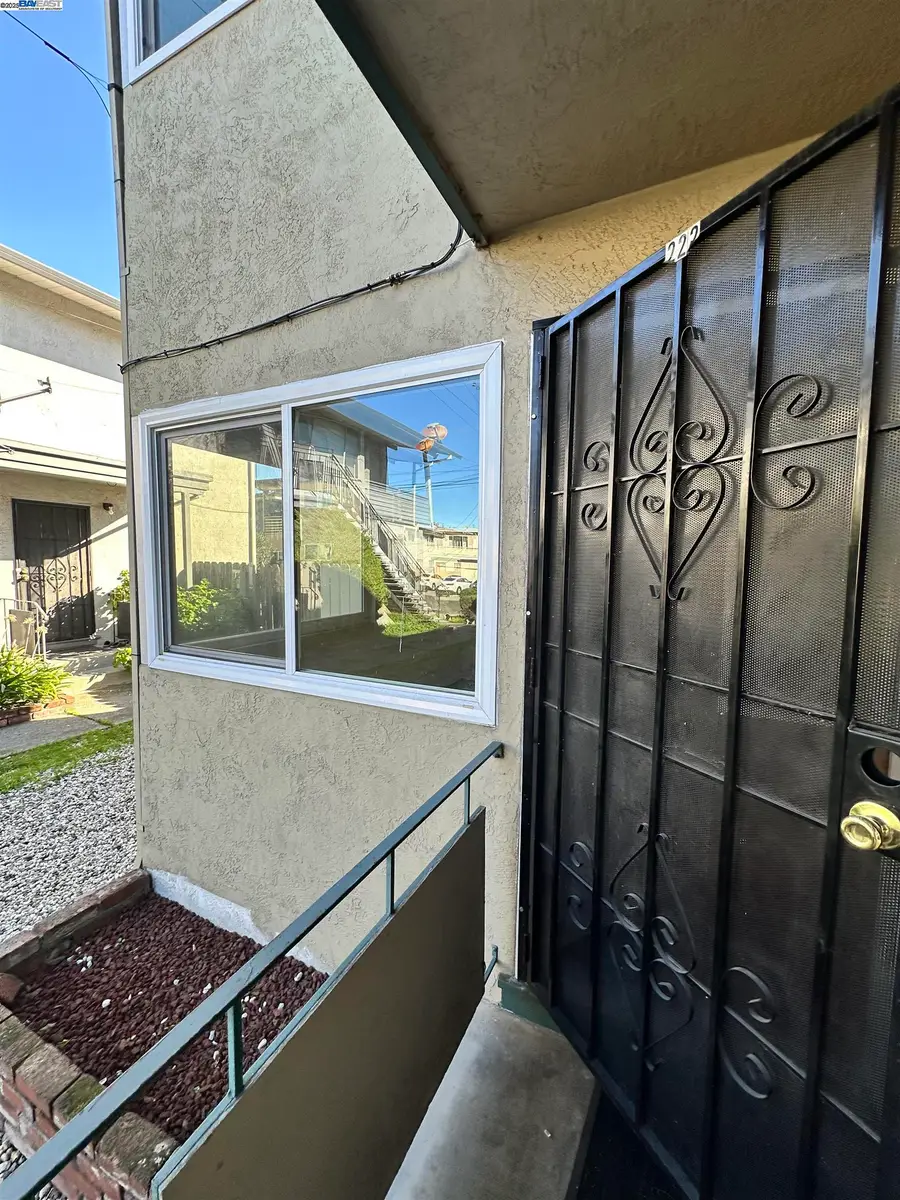 220 Flanders Ct, Hayward, CA 94541 - Image #3