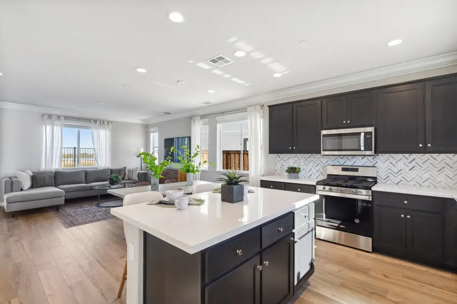 1476 Monument Ln, Fairfield, CA 94533 - #3