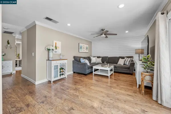 825 Oak Grove Rd  #62, CONCORD, CA 94518