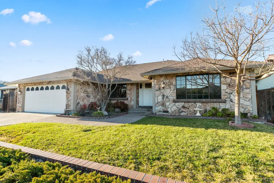 7825 Fairoaks Dr, Pleasanton, CA 94588 - Image #2