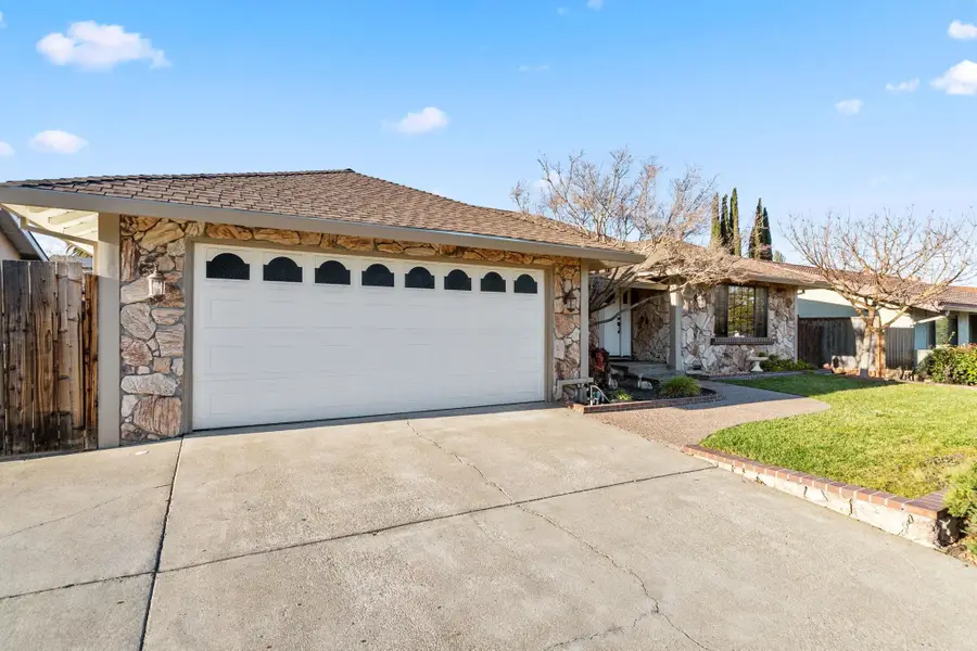 7825 Fairoaks Dr, Pleasanton, CA 94588 - Image #3