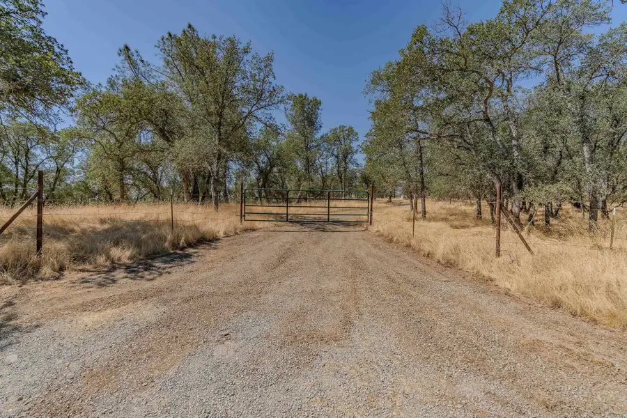 10660 Hogan Dam Road, Angels Camp, CA 95221 - Image #2