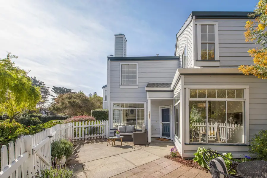 319 Commodore Dr, Richmond, CA 94804 - Image #2