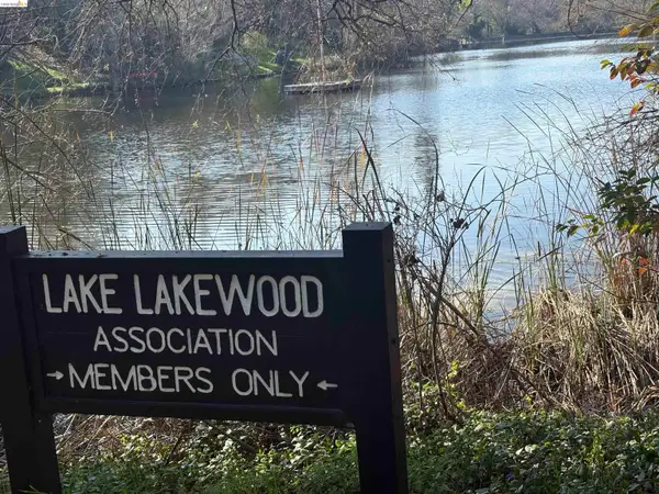 558 Lakewood Cir, WALNUT CREEK, CA 94598