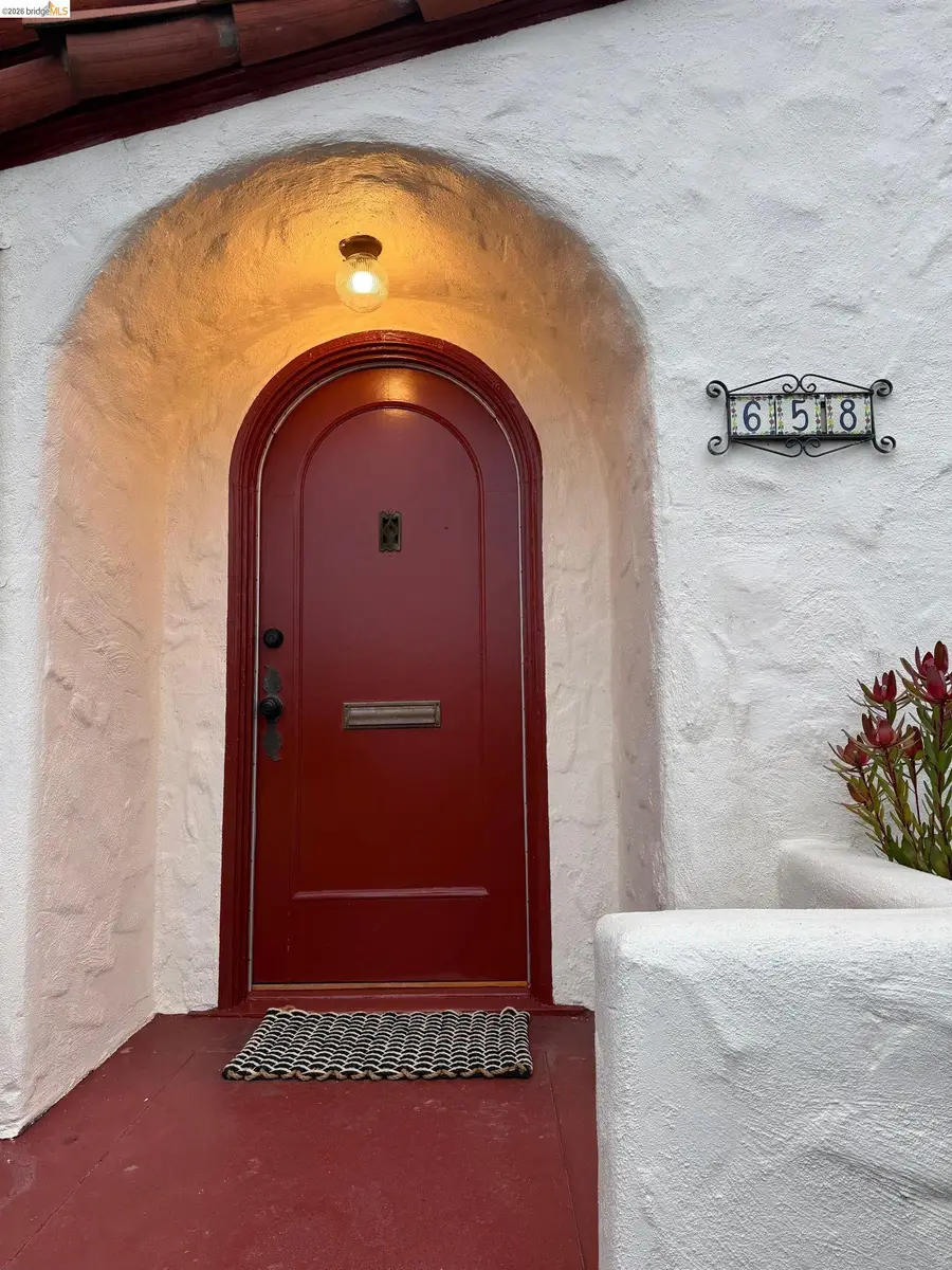 658 32Nd St, Richmond, CA 94804 - #3