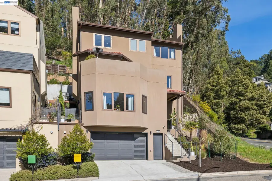 2588 Scout Rd, Oakland, CA 94611 - #3