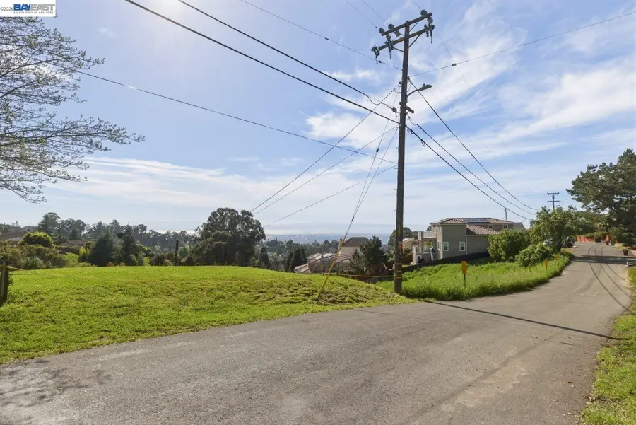 27188 Hayward Blvd, Hayward, CA 94542 - #3