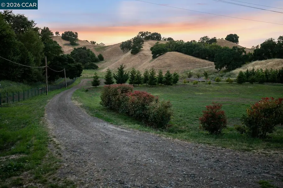 60 Hampton, Martinez, CA 94553 - #3